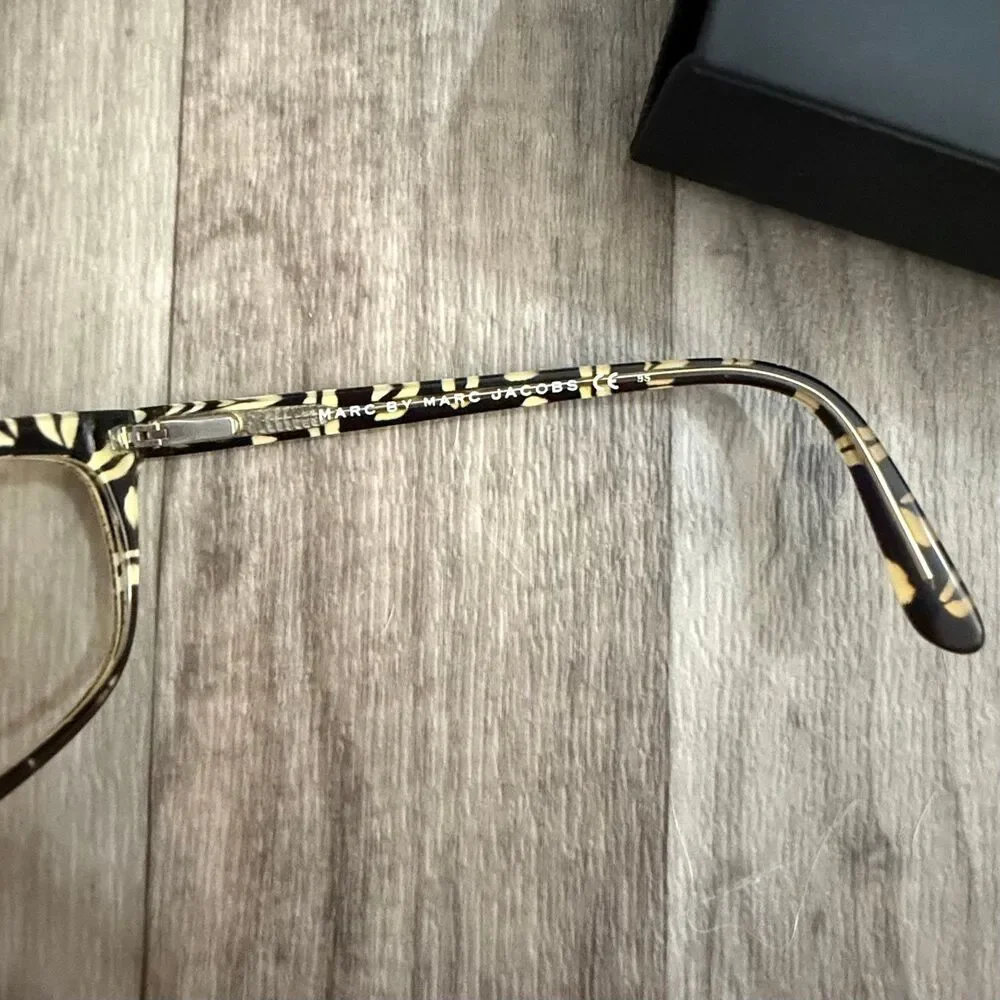 Marc Jacob’s tortoise shell prescription glasses lens frame